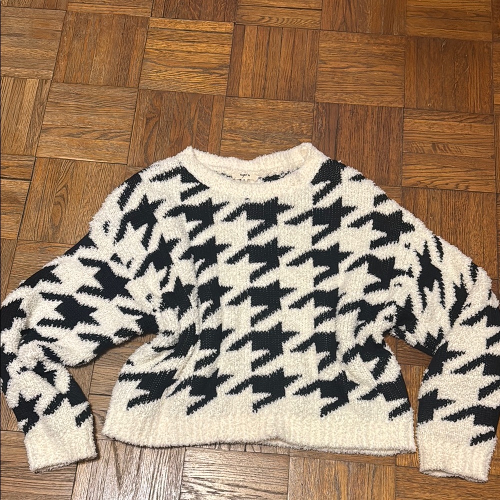 Cozy Black and White Houndstooth Sweater